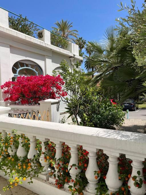 Beautiful Garden Apartment Steps From The Beach Menton Buitenkant foto