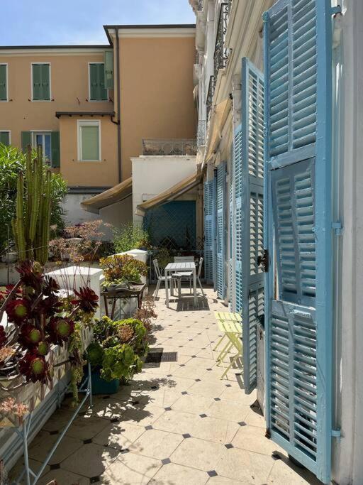 Beautiful Garden Apartment Steps From The Beach Menton Buitenkant foto